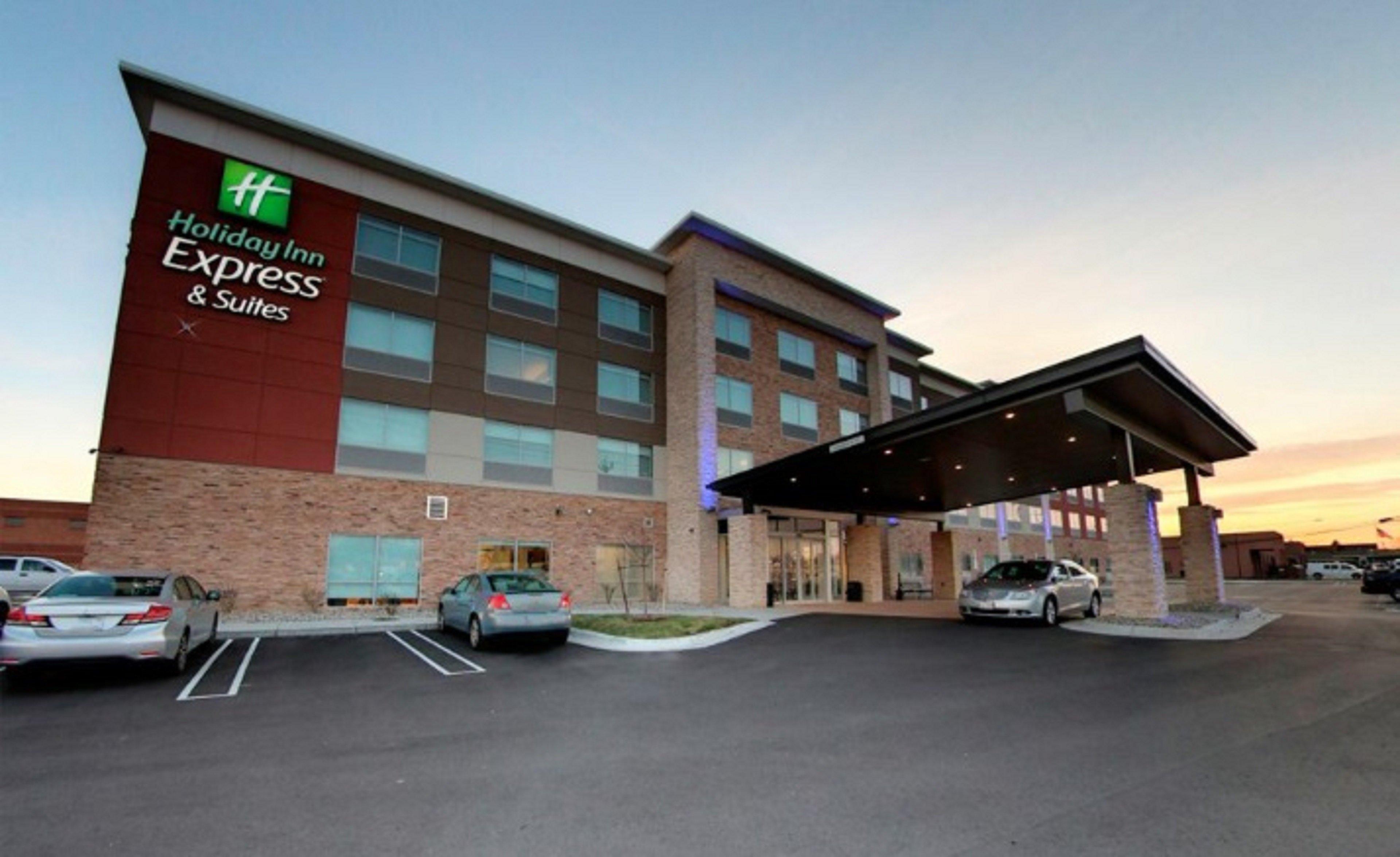 Holiday Inn Express & Suites - Detroit North - Roseville By Ihg Exterior foto