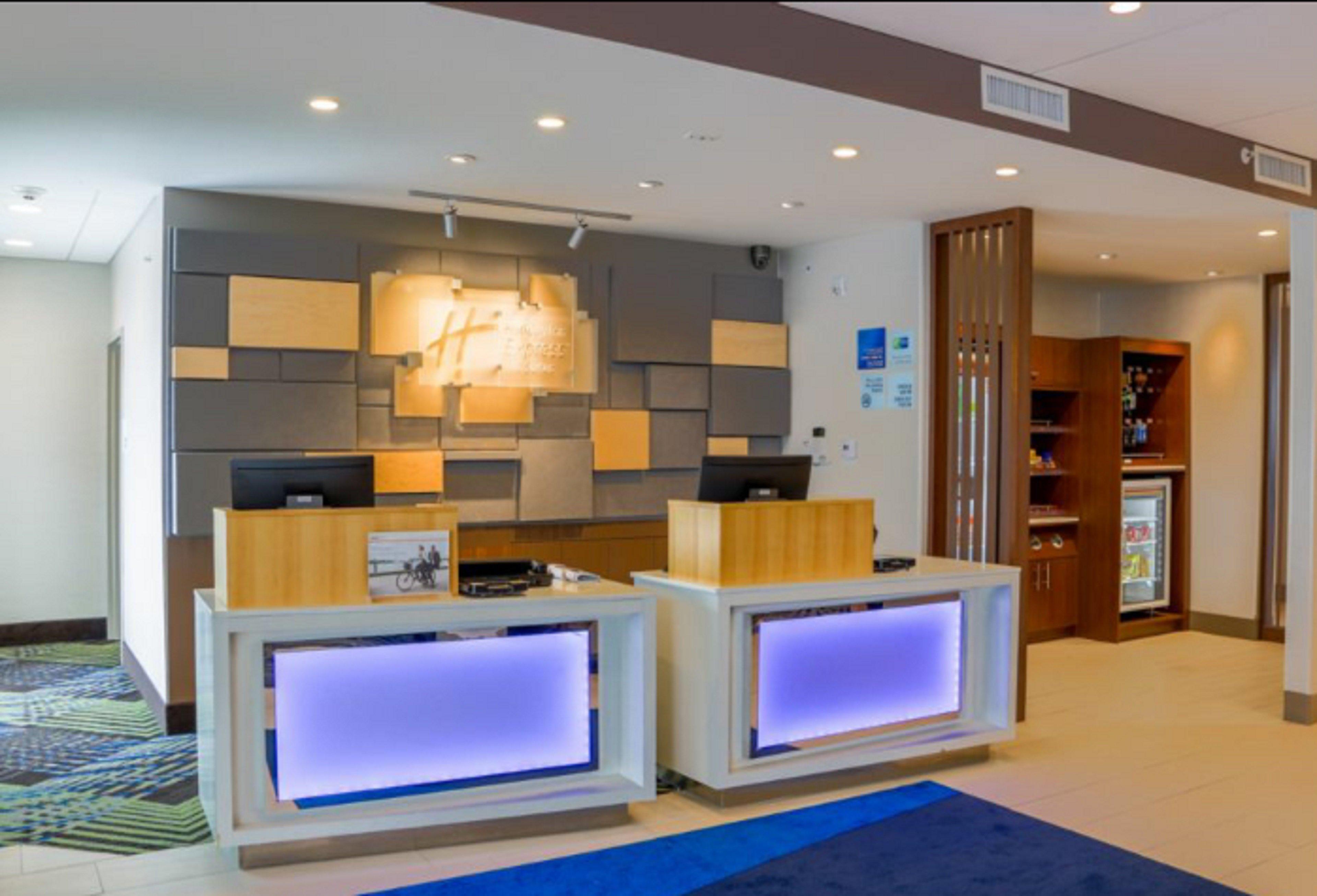 Holiday Inn Express & Suites - Detroit North - Roseville By Ihg Exterior foto