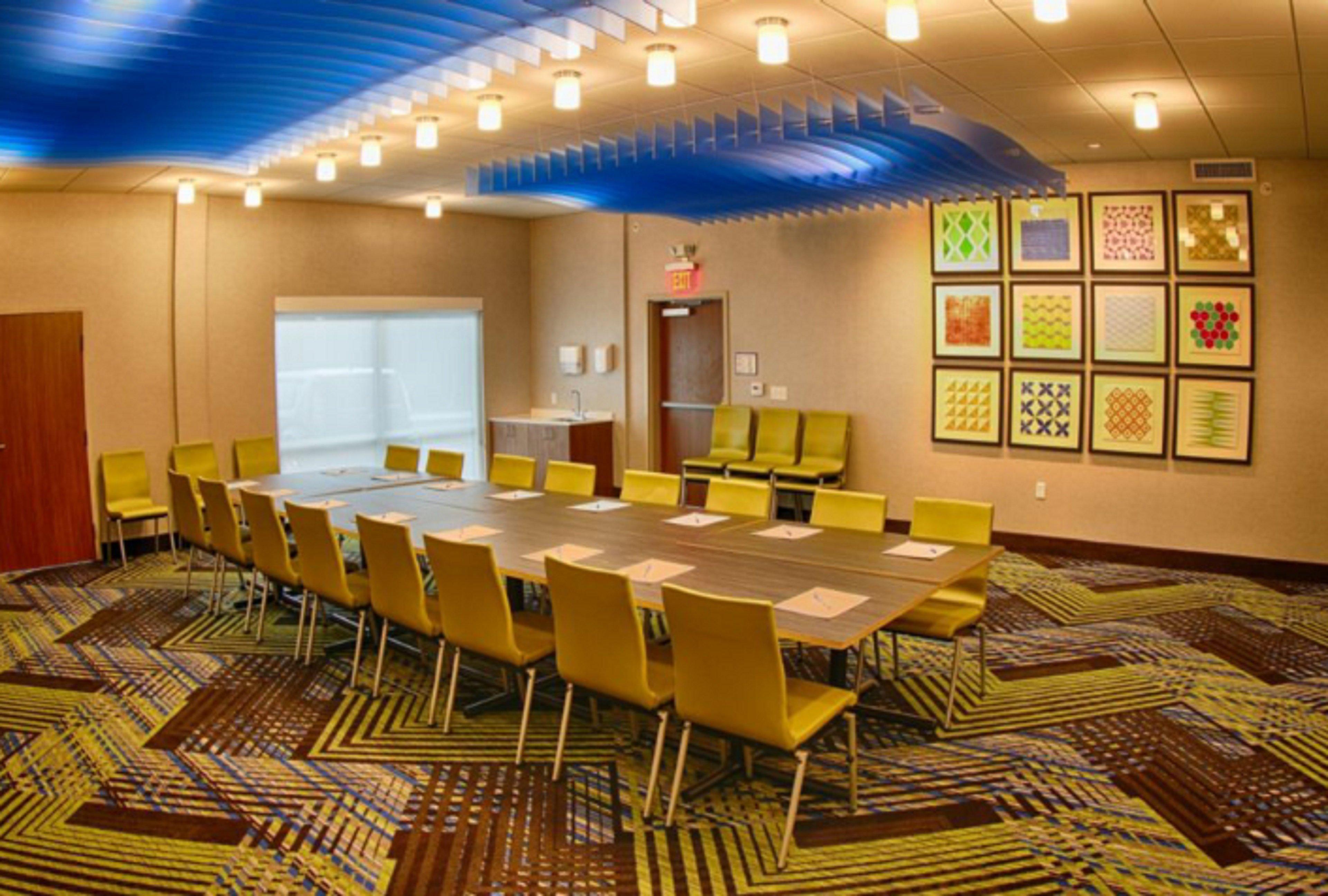 Holiday Inn Express & Suites - Detroit North - Roseville By Ihg Exterior foto