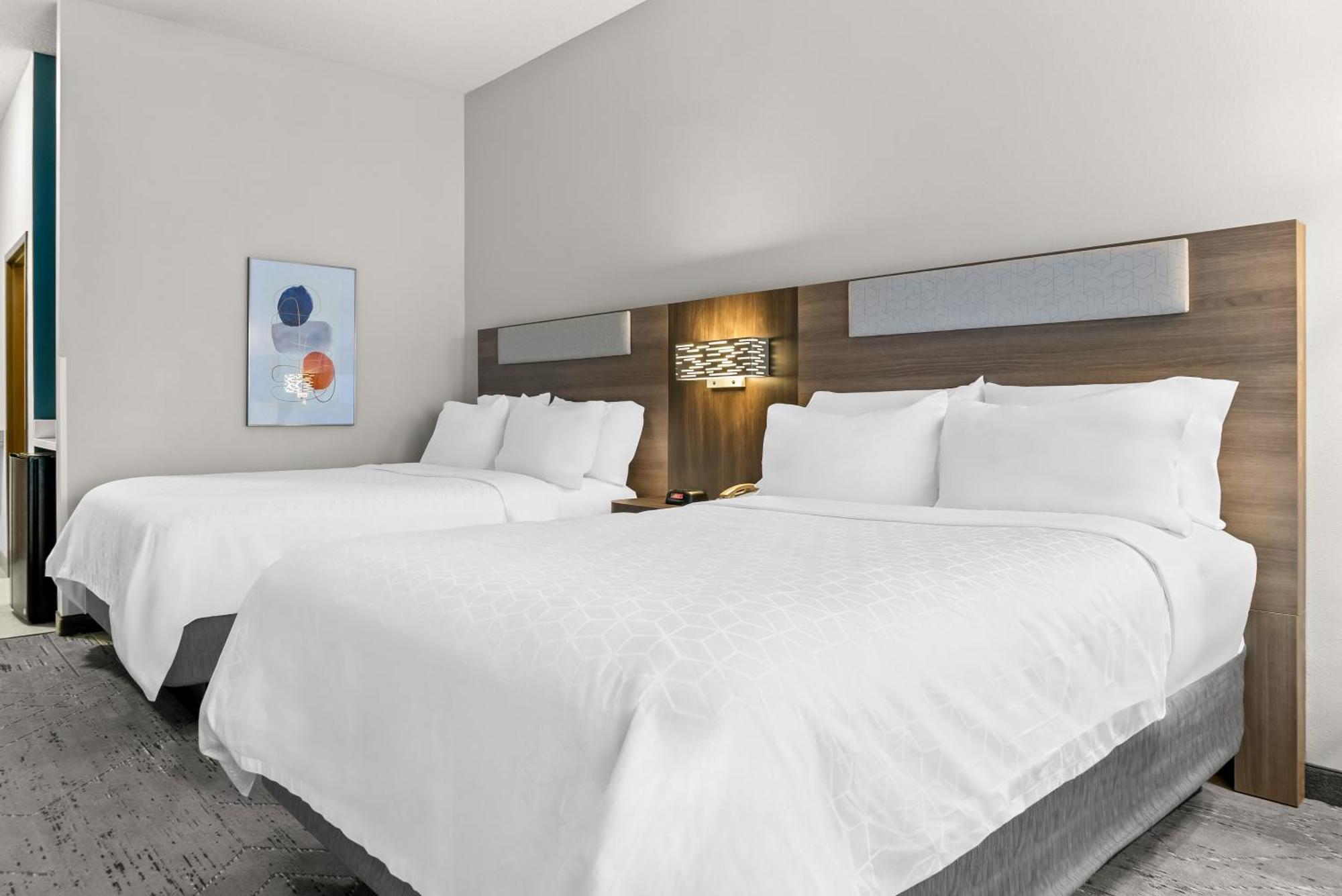 Holiday Inn Express & Suites - Detroit North - Roseville By Ihg Exterior foto